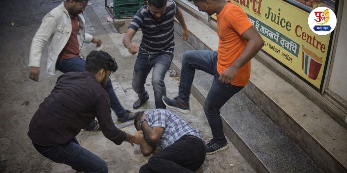 Crime News: Ruckus in juice center! Argument over "move aside" while carrying empty glass, 4 people beat one to death